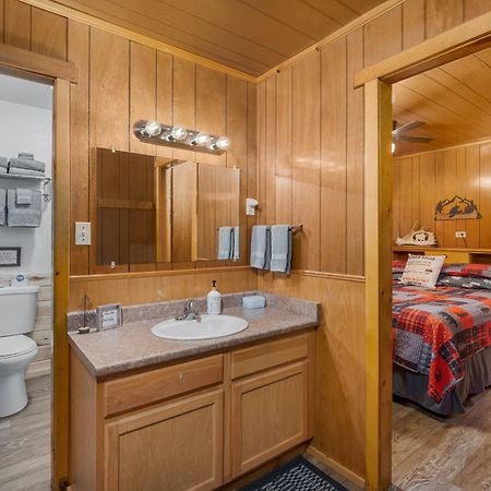 Bear Paw Lodge & Vacation Homes Vallecito Екстериор снимка