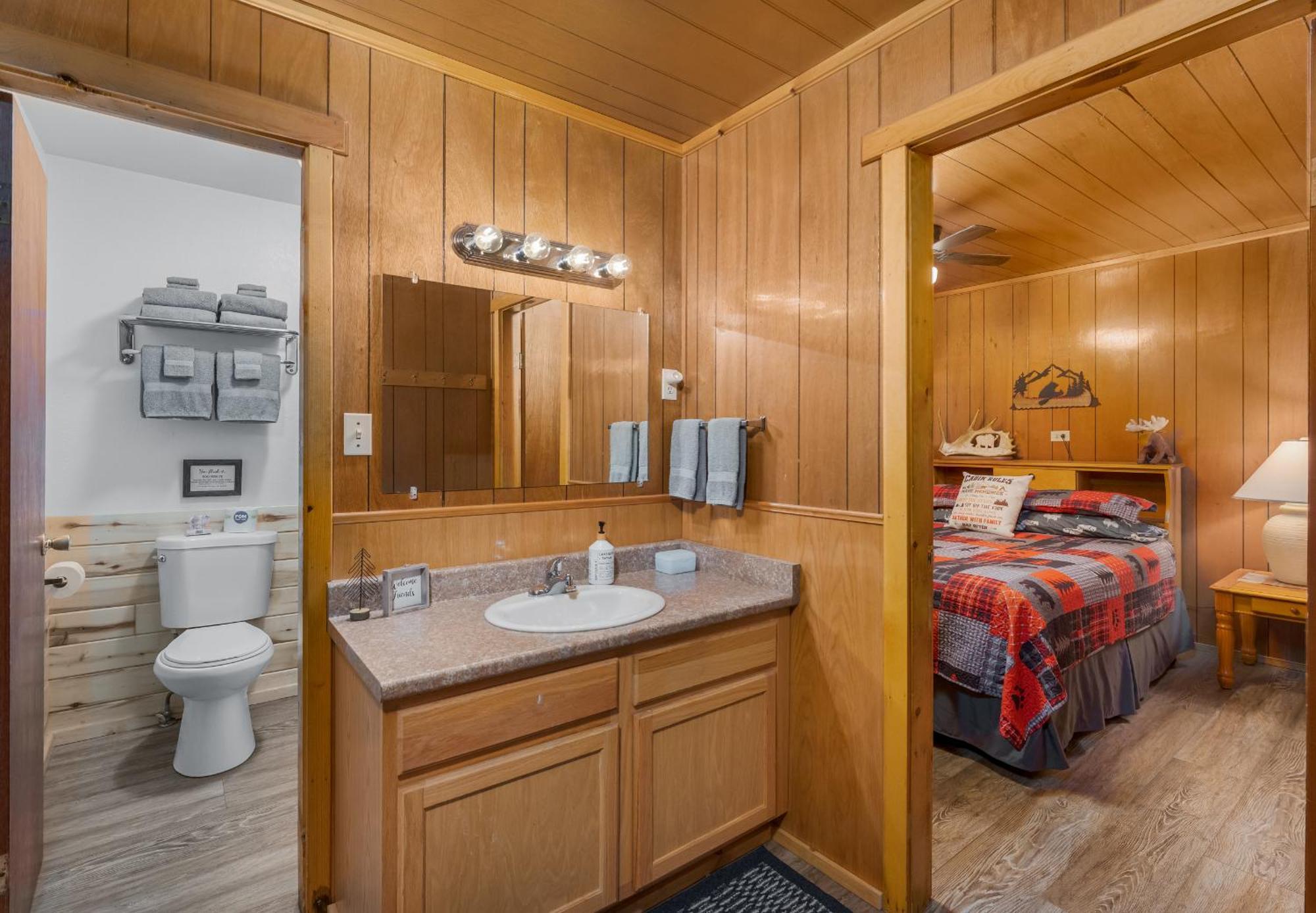Bear Paw Lodge & Vacation Homes Vallecito Екстериор снимка